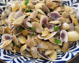 Foto del paso 3 de la receta: Tellinas salteadas con ron