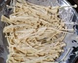 Foto langkah ke 2 dari resep 38. Enoki crispy lada hitam.
