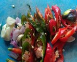 Foto langkah ke 3 dari resep Sambal udang kering bawang kucai.