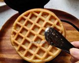 Gambar langkah 6 resipi Waffle Rangup Lembut.