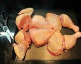 Foto del paso 1 de la receta: Pollo al horno con papa y cebolla