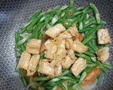 Foto langkah ke 2 dari resep Cah Tahu Kacang Panjang.