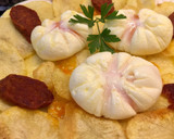 Foto del paso 8 de la receta: Patatas chips, chorizo crujiente picante y huevos flor