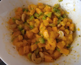 Foto del paso 3 de la receta: Salmón con tartar de mango y aguacate