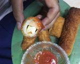 Foto langkah ke 3 dari resep Roti gulung sosis keju.