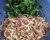 Hình bước làm 1 của món Nộm hoa chuối - món ăn chống ngán mùa hè