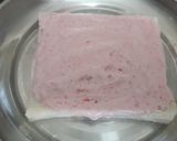 A picture of step 3 of Strawberry cake.