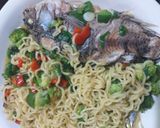 A picture of step 5 of Noodle broccoli fish pepper soup.