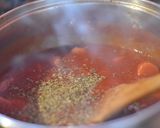 Foto del paso 2 de la receta: Salsa con salchichas para acompañar polenta