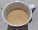 Foto langkah ke 4 dari resep Teh Susu Kayu Manis.