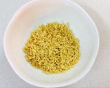 Hình bước làm 2 của món Trứng chiên mì ăn liền