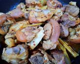 Hình bước làm 4 của món Giò heo kho sả ớt