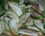 Foto langkah ke 3 dari resep Tumis Terong Hijau Bulat.