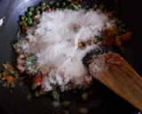 ரவா கிச்சடி (rava kichidi recipe in tamil) ரெசிபி ஸ்டேப் 3 புகைப்படம்