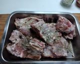 Foto del paso 1 de la receta: Cordero al horno con barbacoa, especias y manteca...lento lento