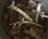 صورة لخطوة 2 من وصفة ليكوت بالبصل 🌰 محمرين في الكوكوت يذوبو في الفم بدون زيت 😋🥩