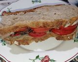 Foto del paso 4 de la receta: Bocadillo de sardinillas y tomate natural