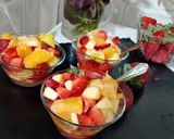 صورة لخطوة 2 من وصفة سلطة الفواكه برتقال🍊_ تفاح🍏 _فراولة 🍓