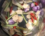 Hình bước làm 2 của món Tomyum