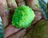 A picture of step 3 of Tri colour coconut ladoo.