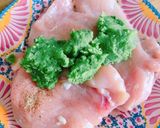 Hình bước làm 2 của món Gà Nướng Sốt Pesto Tỏi Gấu