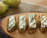 Pas rețetă Crostini cu pere, brânza Brie, cimbru și balsamico 3 fotografie