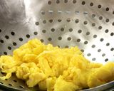 A picture of step 2 of Bitter Melon and Egg Stir-Fry.