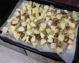 Foto del paso 5 de la receta: Lubina al horno sobre cama de cebolla, papas y tomates cherry