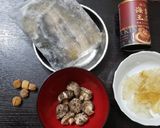 A picture of step 1 of Chinese abalone sea cucumber mushroom stew 鮑魚花膠海參江瑤柱煲.