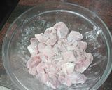 Foto del paso 3 de la receta: Habichuelas compuestas con carne de cochino, papas fritas y huevo duro
