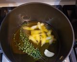 รูปขั้นตอนการทำที่ 1 ของ Infused olive oil with lemon, thyme and garlic