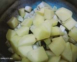 A picture of step 1 of Aloo bengan jhat pat.