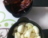 A picture of step 1 of Spicy Lahsun Chutney.