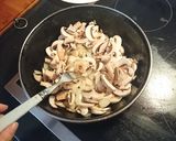 Foto del paso 4 de la receta Pechuga de pollo a la mostaza con champiñones