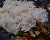 A picture of step 3 of Chilli garlic fried Rice.