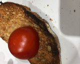 Foto del paso 3 de la receta: Tostada de tortilla y jamón york, aguacate y canónigos