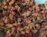 Foto langkah ke 5 dari resep Sambel Goreng Kentang Ati.