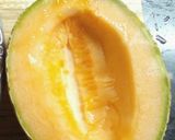Foto del paso 1 de la receta: Ensalada de frutas en medio melón