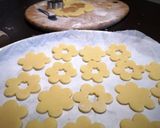 Foto del passaggio 3 della ricetta Frollini con marmellata