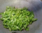 Foto langkah ke 5 dari resep Oseng kering buncis tahu (oseng tanpa air).