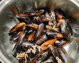 Foto del paso 2 de la receta: Pasta fresca con mejillones y langostinos