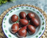 Foto langkah ke 5 dari resep Pindang Telur Cokelat.