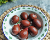 Foto langkah ke 5 dari resep Pindang Telur Cokelat.