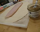 Une image de l'étape 1 de Tresse Feuilletée AU LIEU NOIR, FONDUE DE POIREAUX et tapenade.