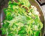 Hình bước làm 1 của món Rau muống xào tỏi đơn giản khi không có gì ăn
