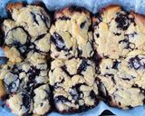 Hình bước làm 5 của món Levain cookies - bánh quy bơ Levain phiên bản ít ngọt
