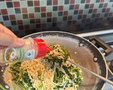 Foto langkah ke 3 dari resep Mie Goreng Kangkung.