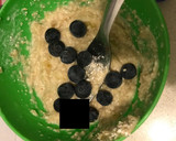Foto del paso 5 de la receta: Mug cake light o muffin de arándanos y avena al microondas