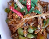 Foto langkah ke 5 dari resep 18. Tumis teri lotomjo (lombok tomat ijo).