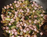 Foto del paso 5 de la receta: Rollitos de calabacín rellenos de jamón cocido y queso